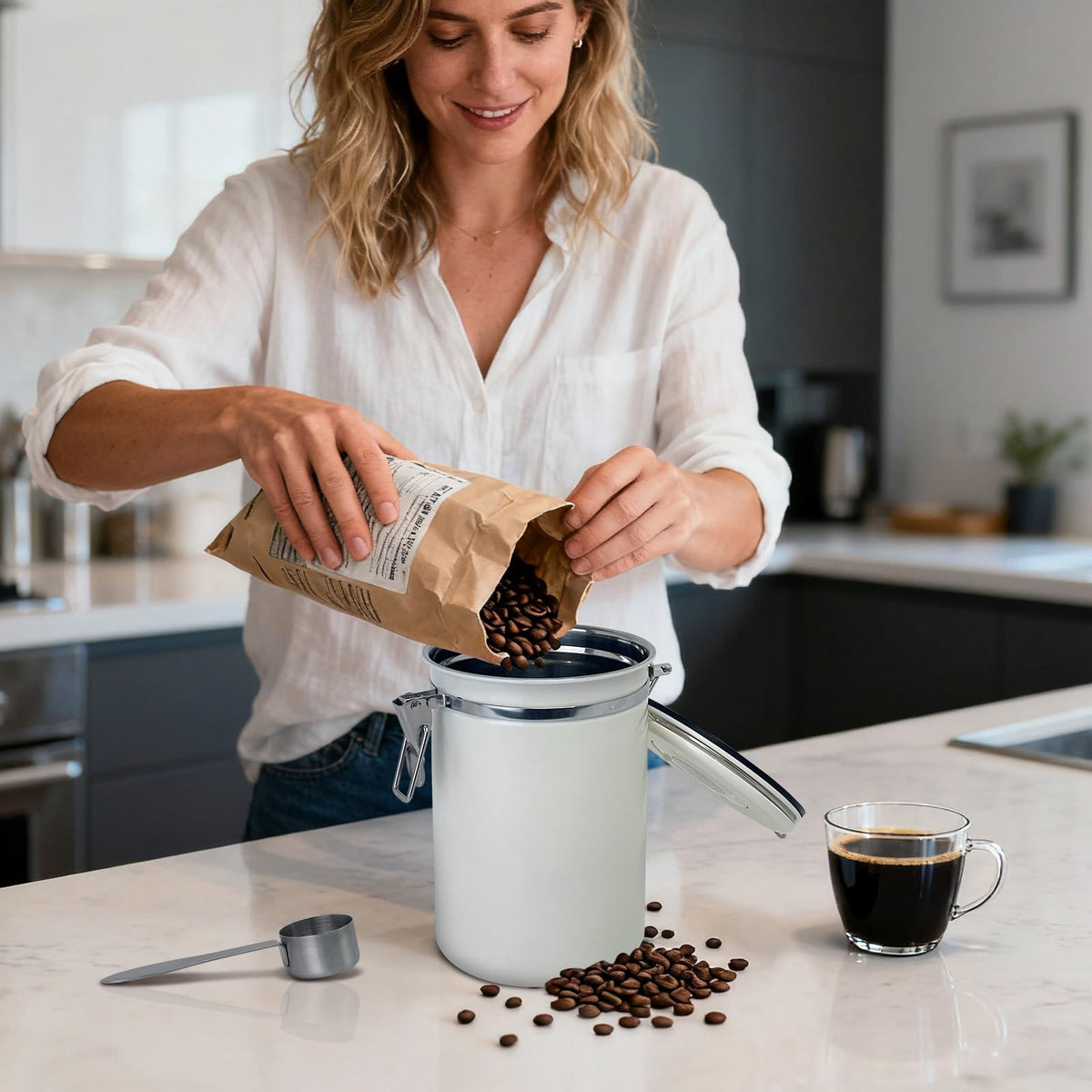 1.8L Airtight Vacuum Coffee Canister (17 Ounce)