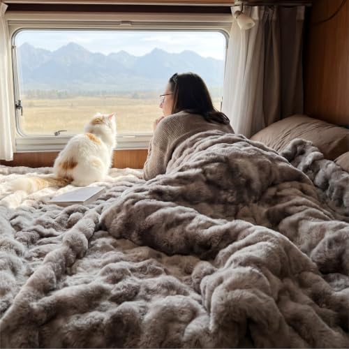 GentleSoft Bubble Faux Fur Blankets Queen Size