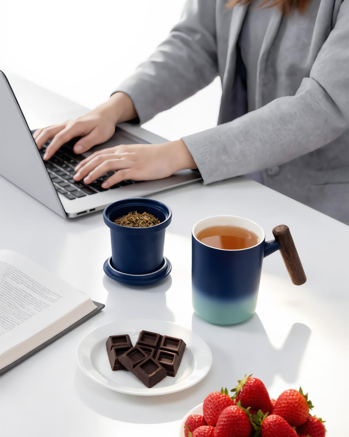 Tea Cup with Infuser and Lid