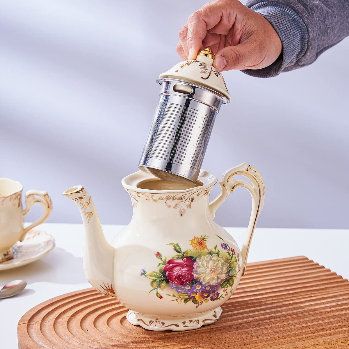 Small Flowering Shrubs Teapot with Infuser