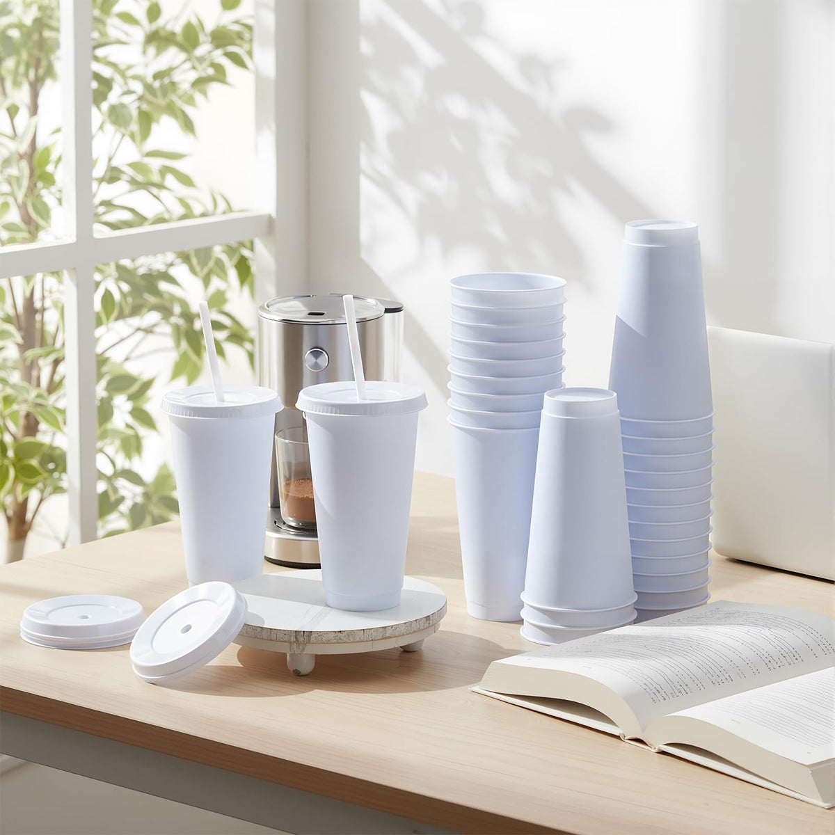 30 Pack Plastic Cups with Lids Straws (30 Count)