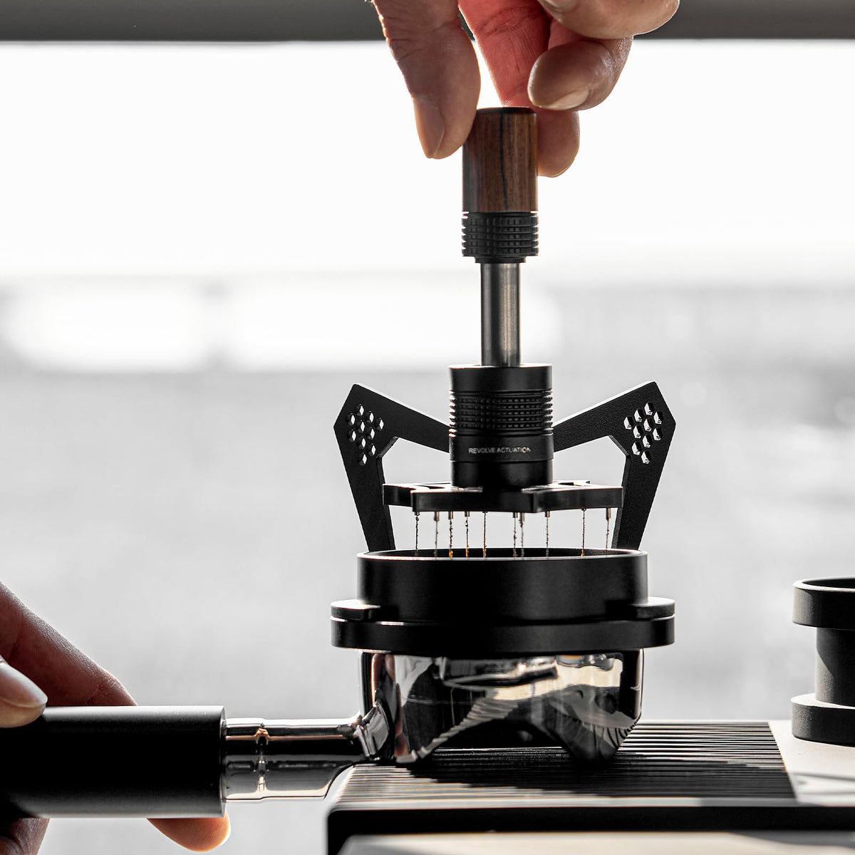 51mm Mantis WDT Distribution Tool with Clean Brush