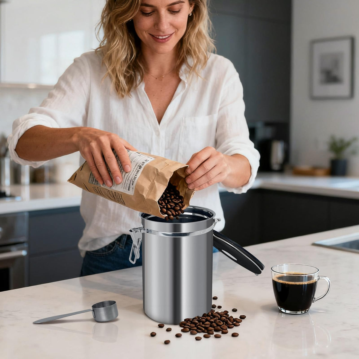 1.8L Airtight Vacuum Coffee Canister (17 Ounce)