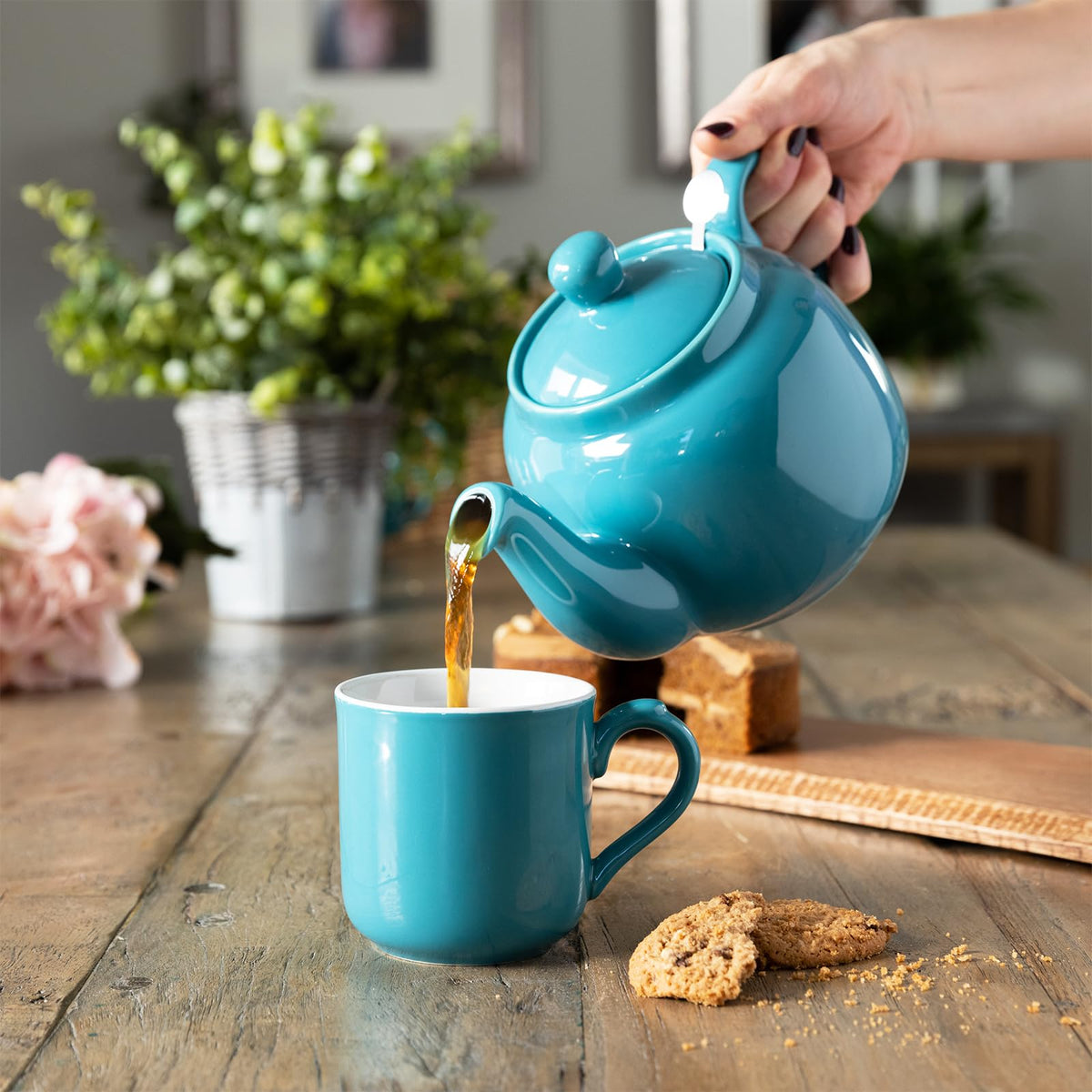 Farmhouse 4 Cup Ceramic Teapot with Removable Infuser and Lid