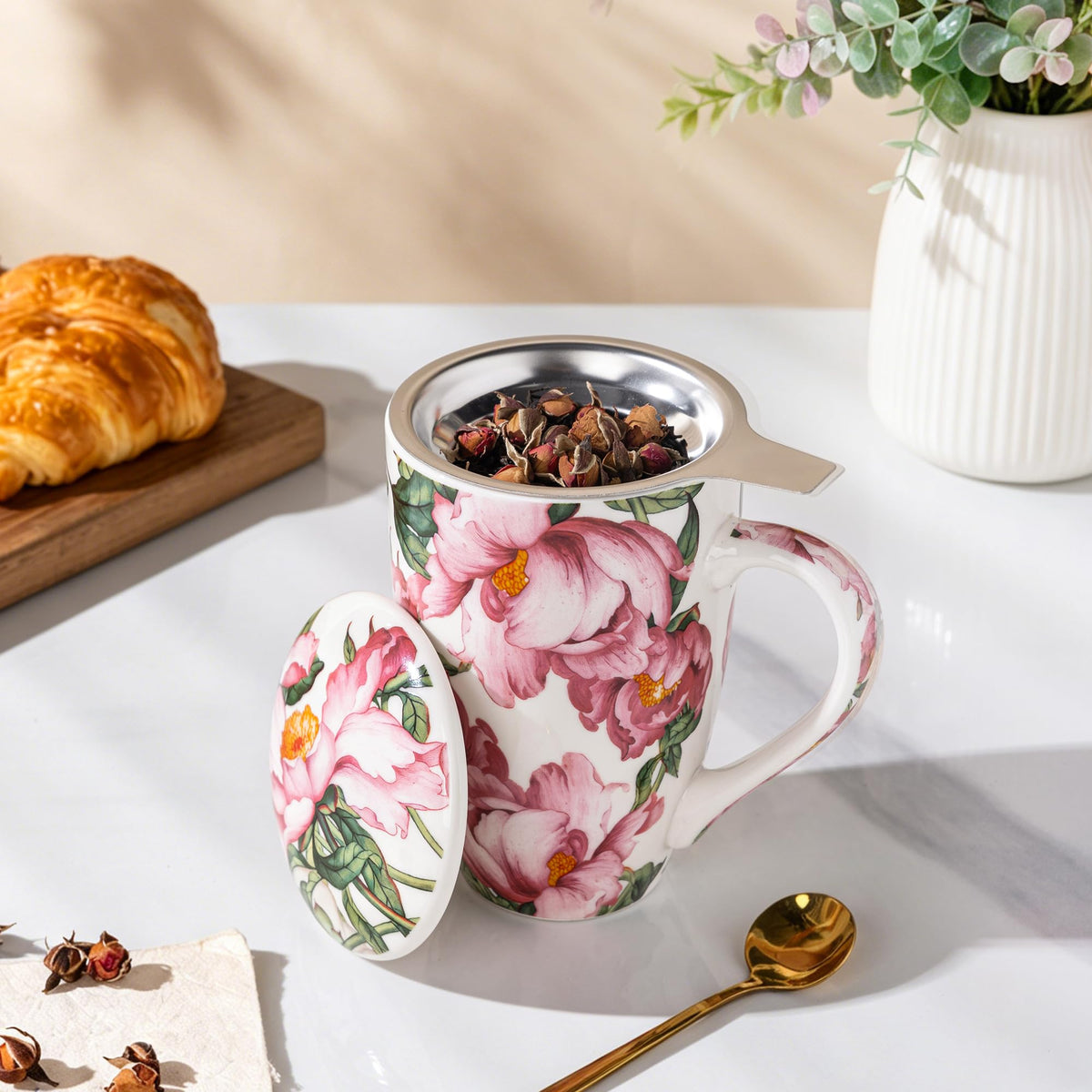 Tea Cup With Infuser and Lid