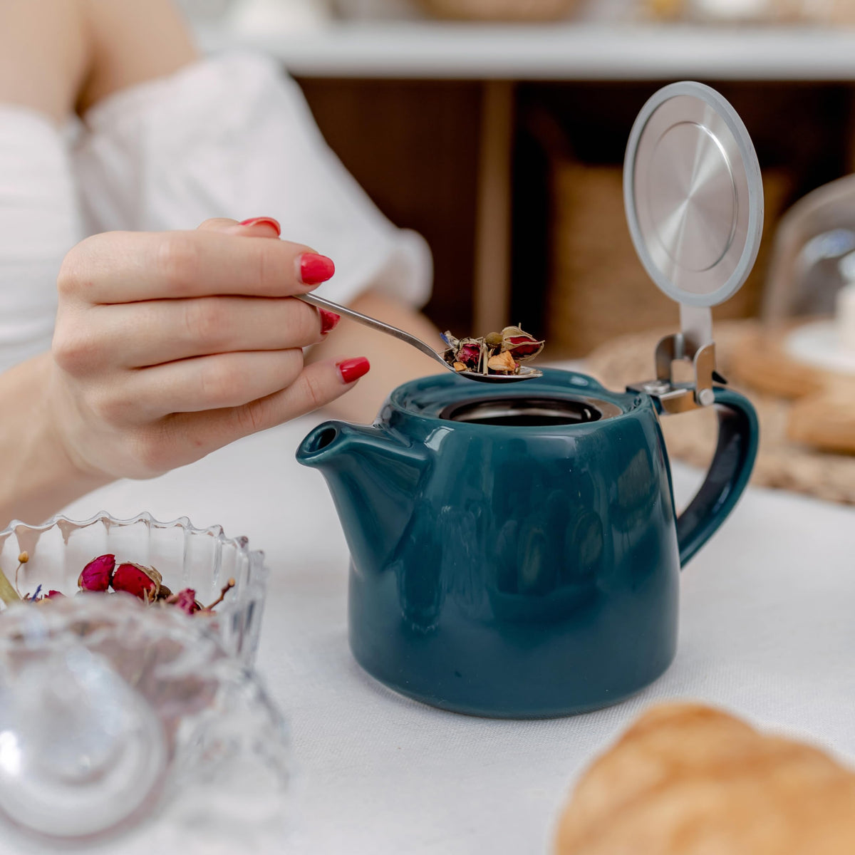 ORNA Ceramic Teapot with Tea Infuser