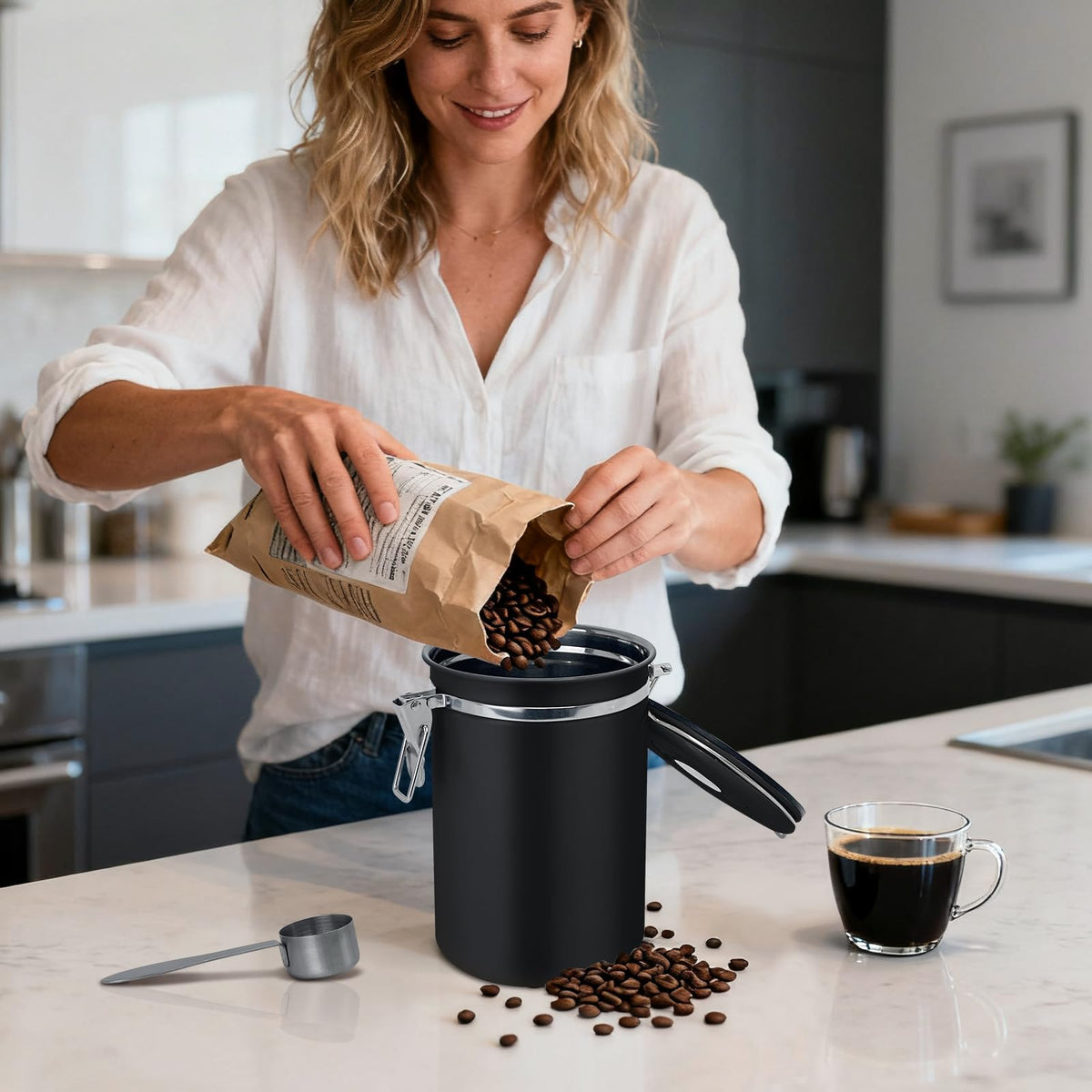 1.8L Airtight Vacuum Coffee Canister (17 Ounce)