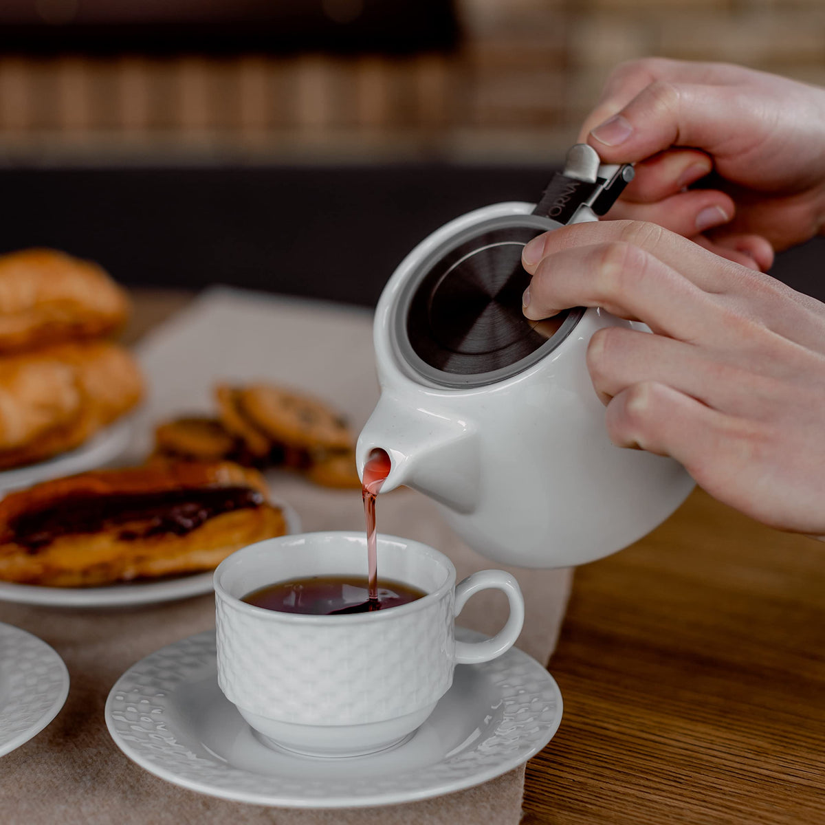ORNA Ceramic Teapot with Tea Infuser