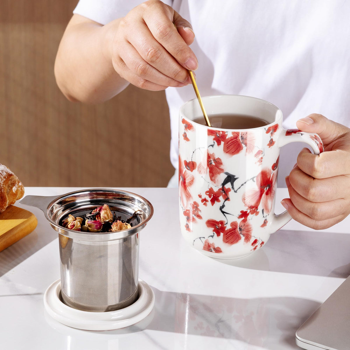 Tea Cup With Infuser and Lid